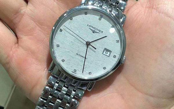 浪琴表蒙劃傷咋處理？別亂來，找專業的啦！