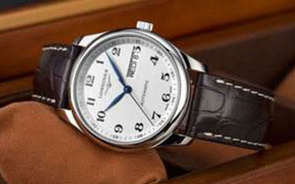 名表危機!浪琴手表遭遇灰塵侵擾,該如何應對(圖) 名表危機!浪琴手表遭遇灰塵侵擾,該如何應對(圖)
