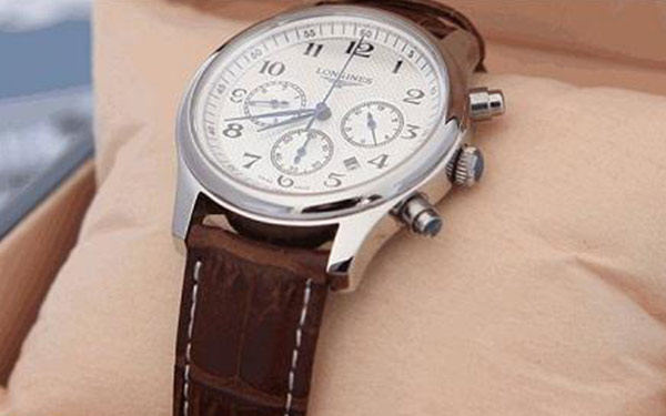 腕表劃痕原因解析(保養與修復小貼士)(圖) 腕表劃痕原因解析(保養與修復小貼士)(圖)