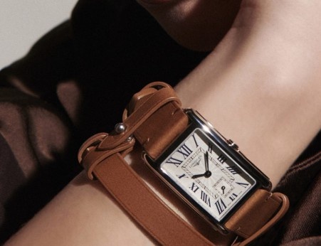 浪琴手表表殼有劃痕處理辦法詳解(修復技巧與保養(yǎng)建議)(圖) 浪琴手表表殼有劃痕處理辦法詳解(修復技巧與保養(yǎng)建議)(圖)