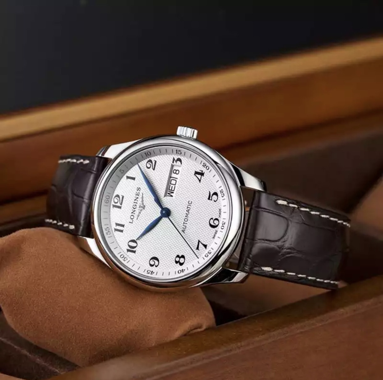 浪琴腕表進水了解決辦法深度解析(有效保養(yǎng)與維修指南)(圖) 浪琴腕表進水了解決辦法深度解析(有效保養(yǎng)與維修指南)(圖)